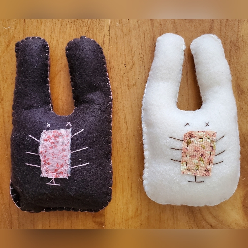 Primitive Felt Bunny Rabbit Bowl Fillers Handmade Farmhouse 2pc